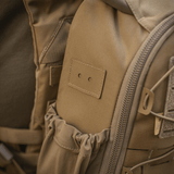 Lähikuva M-Tac STURM Elite -repusta, Cordura-materiaali, joustavat sivutaskut ja YKK-komponentit.