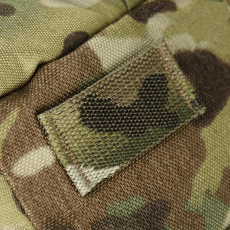 Lähikuva M-Tac STURM Elite -repun materiaalista, näyttää Corduraa tämän taktisen repun mallissa.