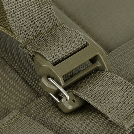 Taktinen solki M-Tac STURM Elite -repussa, Cordura-materiaalia, näyttää vankan hardwaren ja luotettavan rakenteen.