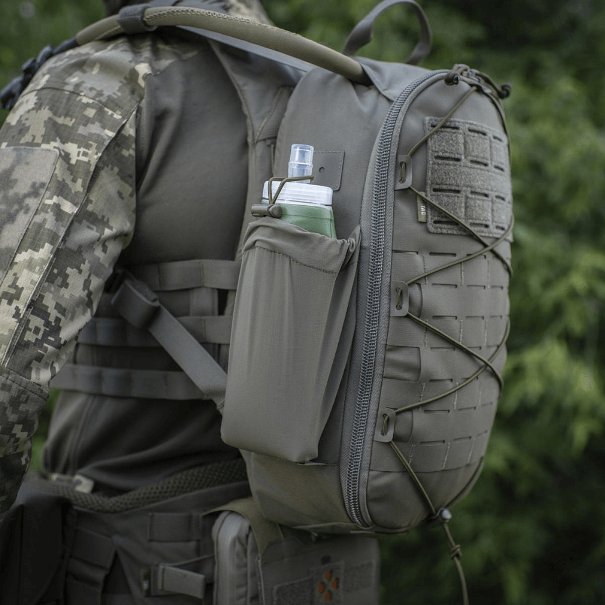 M-Tac STURM Elite -reppu - taktinen 15 l reppu sivutaskulla ja MOLLE Laser Cut -paneelilla, valmistettu Cordura 500D:stä, ihanteellinen ulkokäyttöön.