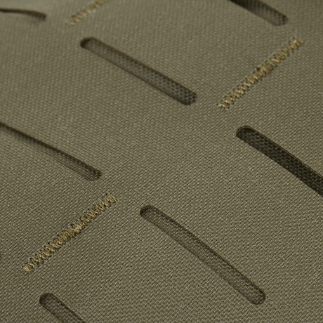 Yksityiskohta MOLLE Laser Cut -paneelista M-Tac STURM Elite -repussa Cordura-materiaalista.