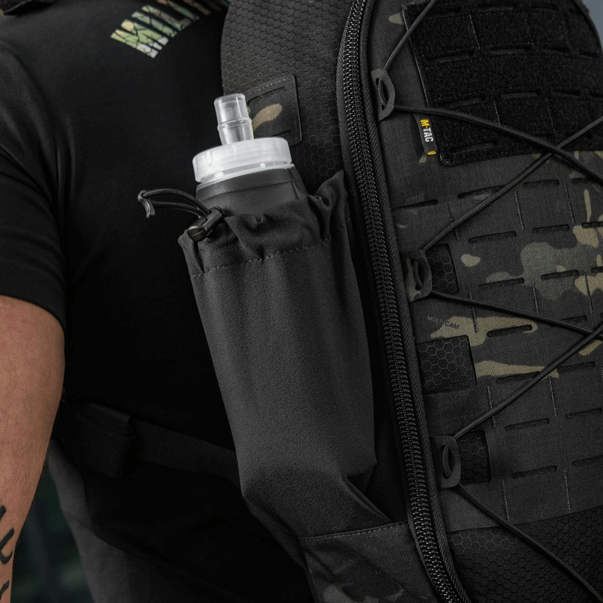 Lähikuva M-Tac STURM Elite -repusta joustavalla sivutaskulla ja MOLLE Laser Cut -etupaneelilla, sopii taktiseen käyttöön ja lyhytaikaisiin tehtäviin.
