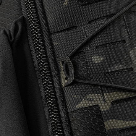M-Tac STURM Elite -reppu yksityiskuva vetoketjusta ja MOLLE-paneelista Cordura-materiaalissa, suunniteltu taktiseen käyttöön.