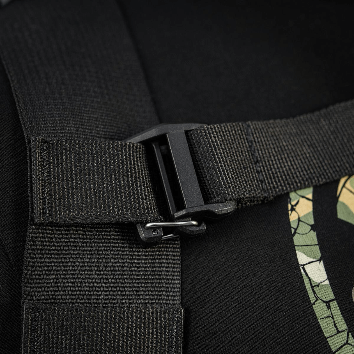 Solki ja hihna M-Tac STURM Elite -repussa, taktinen reppu kestävästä Cordura-materiaalista laser cut MOLLE -muotoilulla.