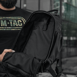 Avoin M-Tac STURM Elite -reppu sisänäkymällä, musta, taktiseen käyttöön, valmistettu Cordura-materiaalista.