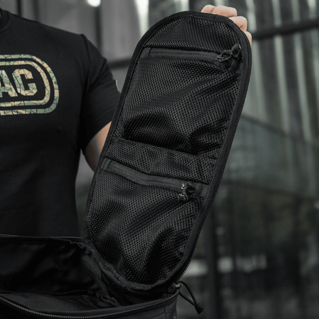 Avoin M-Tac STURM Elite -reppu vetoketjutaskuilla, musta taktinen reppu ulkokäyttöön.