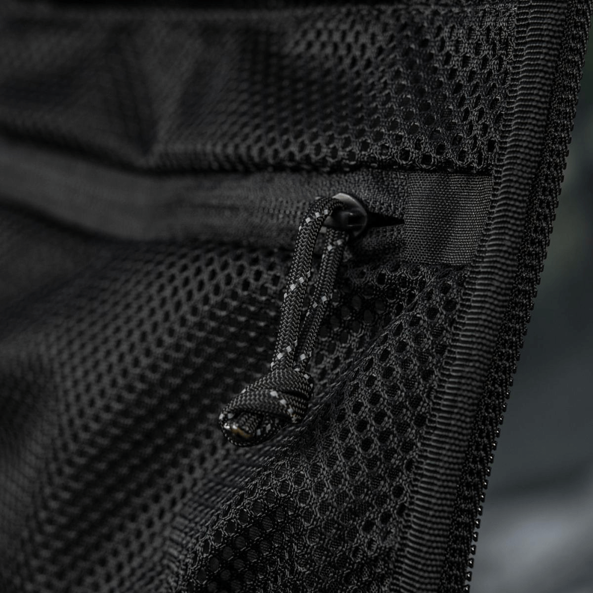M-Tac STURM Elite -repun verkkotaskun lähikuva, musta Cordura-materiaali ja vetoketju, taktiseen käyttöön.