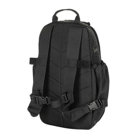 M-Tac STURM Elite -reppu mustana, 15 l taktinen muotoilu laserleikatuilla MOLLE-paneeleilla ja joustavilla sivutaskuilla lyhyille kenttäretkille.