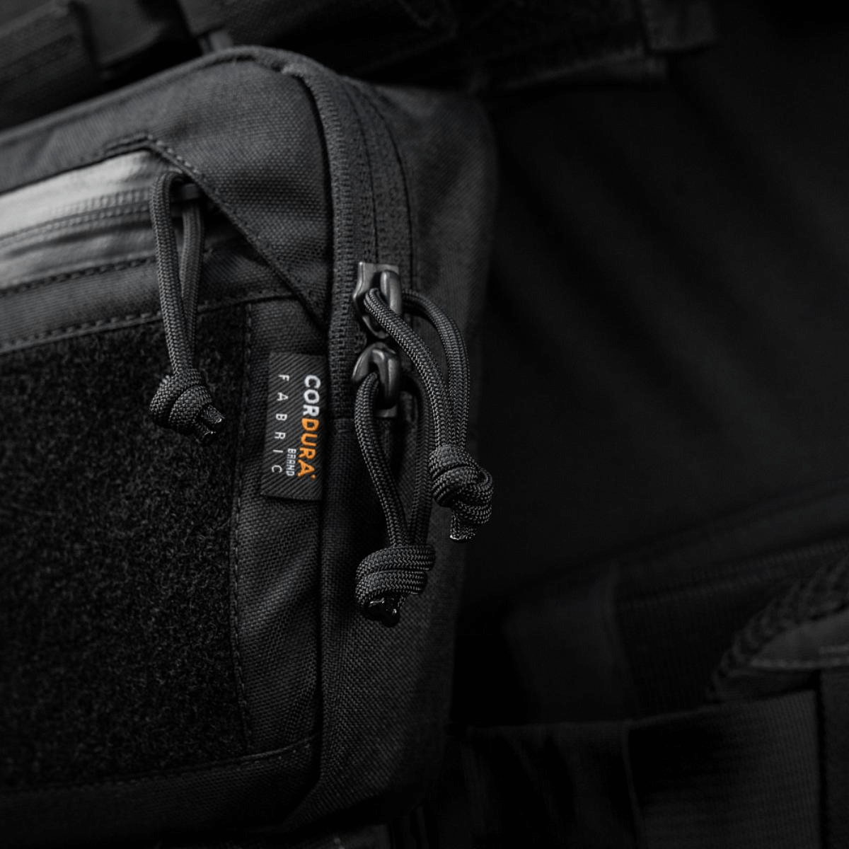 M-Tac Large Elite Gen.II -olkalaukku Cordura 500D -materiaalilla ja YKK-vetoketjuilla taktista kestävyyttä varten.