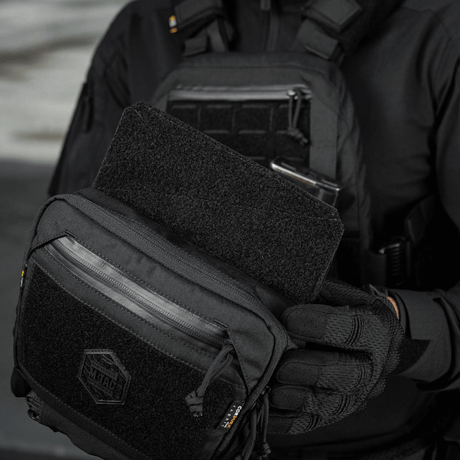 M-Tac Large Elite Gen.II -olkalaukku Cordura 500D:stä ja YKK-vetoketjuilla, näyttää etu-Velcro-paneelin logolla.