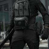 M-Tac Large Elite Gen.II -olkalaukku käytössä taktisen liivin kanssa, valmistettu Cordura 500D:stä kestävyyttä varten.
