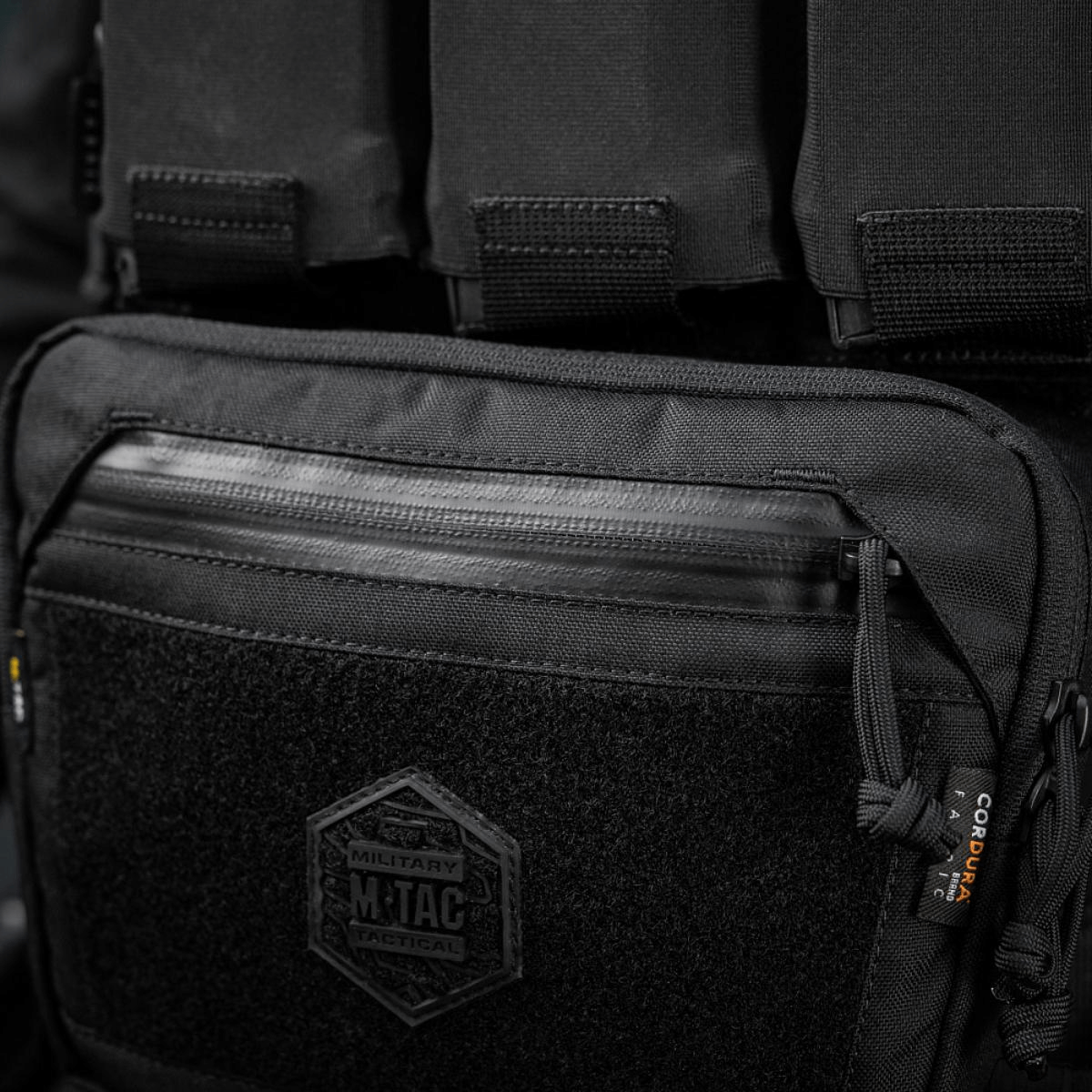 M-Tac Large Elite Gen.II -olkalaukku Cordura 500D:stä ja YKK-vetoketjuilla, sopii taktiseen käyttöön ja päivittäiseen varusteiden järjestelyyn.