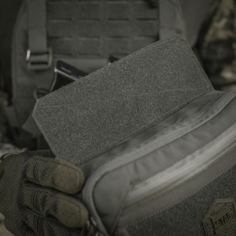 M-Tac Large Elite Gen.II olkalaukku Velcro-paneelilla ja tukevalla Cordura 500D -materiaalilla taktisten varusteiden säilytykseen.