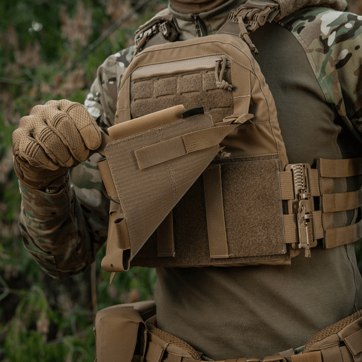 M-Tac etupaneeli Cuirass QRS Plate Carrier 3 lipasta toiminnallinen ja kevyt elastinen materiaali, NIJ-sertifiointi, galleria-asema 1.