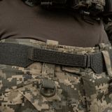 M‑Tac Internal Tiger -vyö sotilaspuvussa, suunniteltu taktiseen käyttöön, Cordura 500D, velcro-kiinnitys ja ovaali metallikehys.