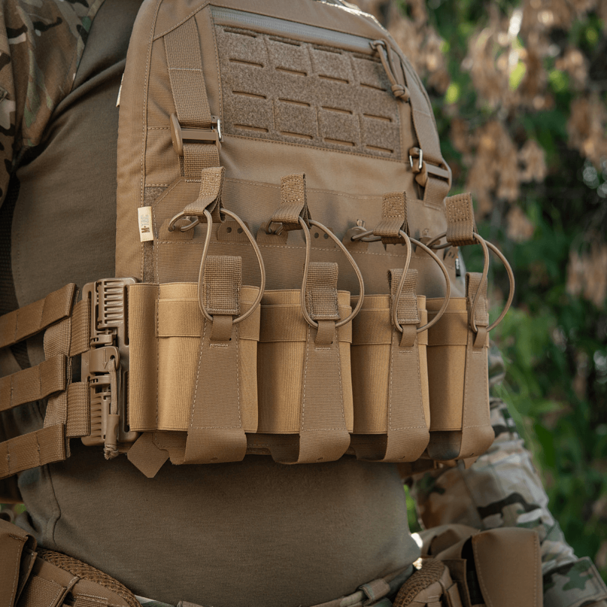 M-Tac etupaneeli Plate Carrier Cuirass QRS:lle, 4 lipasta, elastista materiaalia, NIJ-sertifiointi, galleria, sijainti 1.