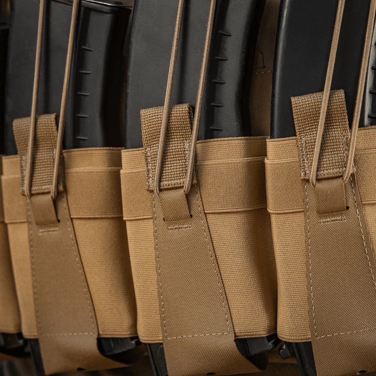 M-Tac etupaneeli Plate Carrier Cuirass QRS:lle, 4 lipasta, elastista materiaalia, NIJ-sertifiointi, toimiva säilytys, galleria, sijainti 1.