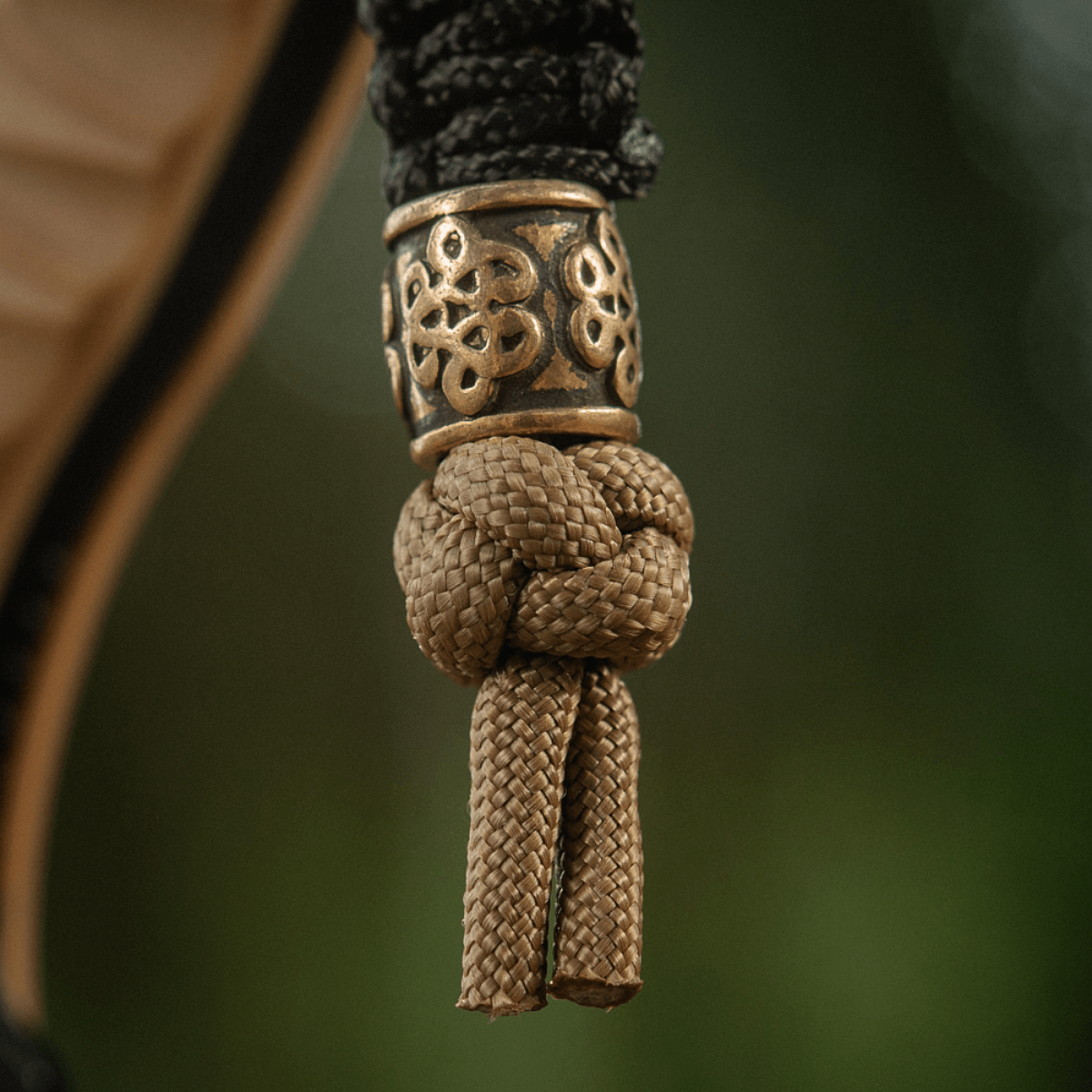 M-Tac Lanyard Scandinavian Small Chinese Knot skandinaavinen kuviohelmi, valmistettu kierretystä paracordista tyylikkäisiin varusteisiin.