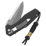 M-Tac Lanyard Scandinavian Small Helmet of Terror kiinnitetty mustaan taktiseen veitseen, koristeltu skandinaavisilla kuvioilla ja paracordilla