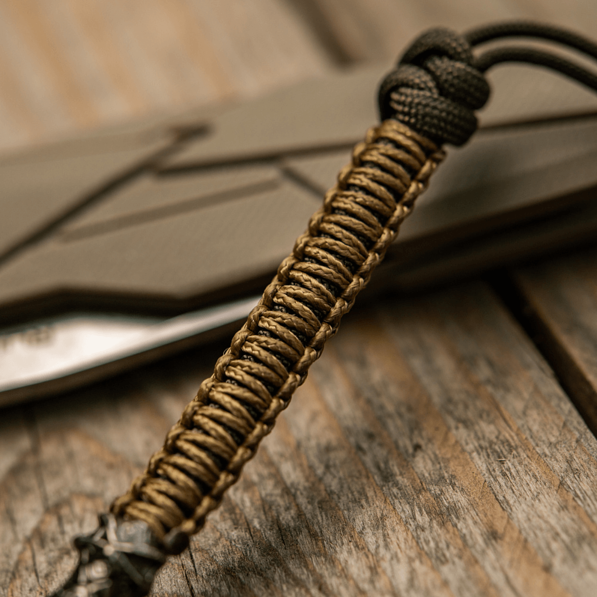 M-Tac Knife Lanyard Ninja punotusta paracordista, cupronickel perle, pitkä 14,5 cm, nopeaan käyttöön ja ainutlaatuiseen veitsen ulkonäköön