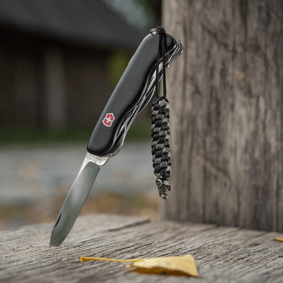 M-Tac Knife Lanyard Helix Skull lisää tyyliä ja toimivuutta taskuveitseen, antaa luonnetta ja nopean käytön.