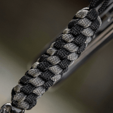 M-Tac Knife Lanyard Helix Skull punottu paracord taskuveitsiin, lisää tyyliä ja ilmettä, musta/harmaa muotoilu, joustava jatke.