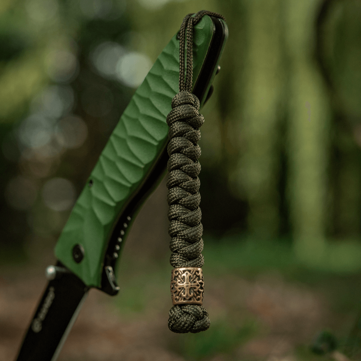 M-Tac Viper Lanyard Scandinavian punotulla paracordilla ja Viper-helmellä skandinaavisella designilla, yhteensopiva veitsien ja taskulamppujen kanssa.
