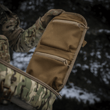 M-Tac reppu Sturm Elite Gen.II avoin pääosio verkkotaskuilla EDC-varusteille kentällä, sotilaallinen maastokuvio.