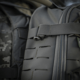 Lähikuva M-Tac Sturm Elite Gen.II:n Cordura-kankaasta ja MOLLE Laser Cut -järjestelmästä.