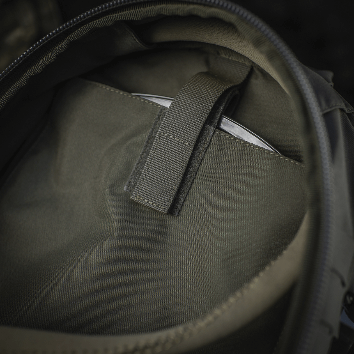 Sisätila M-Tac Sturm Elite Gen.II:ssä sisäänrakennetulla juomajärjestelmällä, valmistettu Cordura-kankaasta.