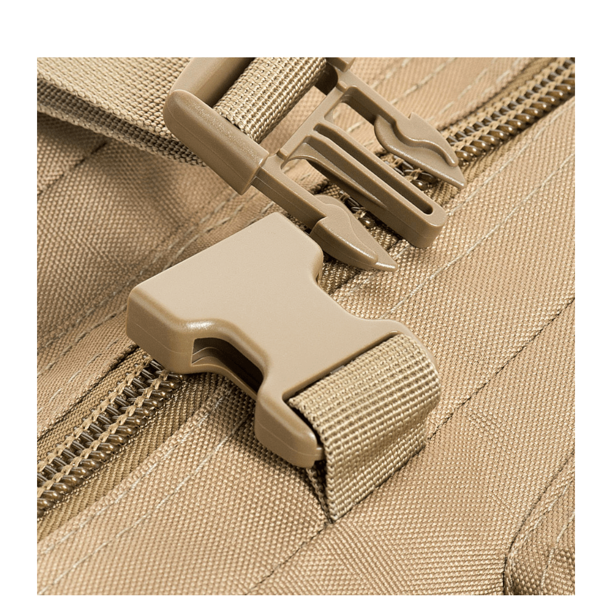 Lähikuva M-Tac Assault Packin sulusta, MOLLE-järjestelmä, vetoketju ja solki tukevassa kaupunkirepussa.
