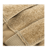 Lähikuva M-Tac Assault Packista, MOLLE-järjestelmä, beige materiaali.