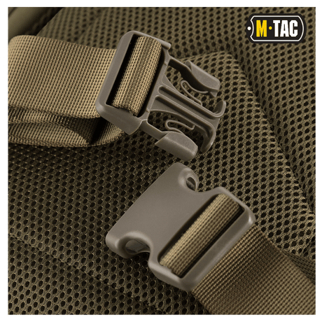 M-Tac Assault Pack -olkahihna soljella ja MOLLE-järjestelmällä.