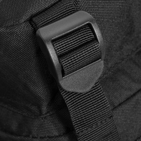 Lähikuva M-Tac Assault Pack Laser Cutin kestävästä hihnajärjestelmästä, helppo säätö.