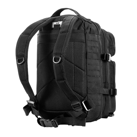 M-Tac Assault Pack Laser Cut takaa, säädettävät olkahihnat, pehmeä pehmustus ja MOLLE-järjestelmä, ihanteellinen kaupunkiin tai lyhyille vaelluksille.