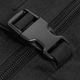 Lähikuva vetoketjun vetonauhasta M-Tac Assault Pack Laser Cutissa, kestävä kangas ja soljet.