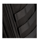 Yksityiskohta M-Tac Large Assault Pack -repusta: vetoketju ja MOLLE-järjestelmä, musta kangas