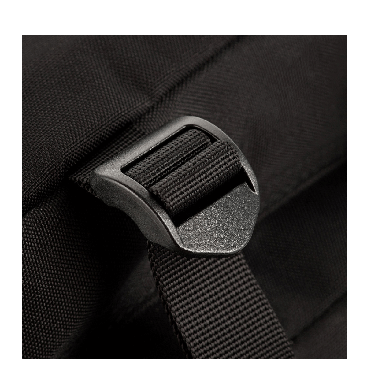 M-Tac Large Assault Pack -reppu säädettävällä hihnalla ja jämäkällä soljella, suunniteltu mukavuuteen ja monikäyttöön