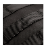 MOLLE-järjestelmän yksityiskohta M-Tac Large Assault Pack -repusta, musta materiaali