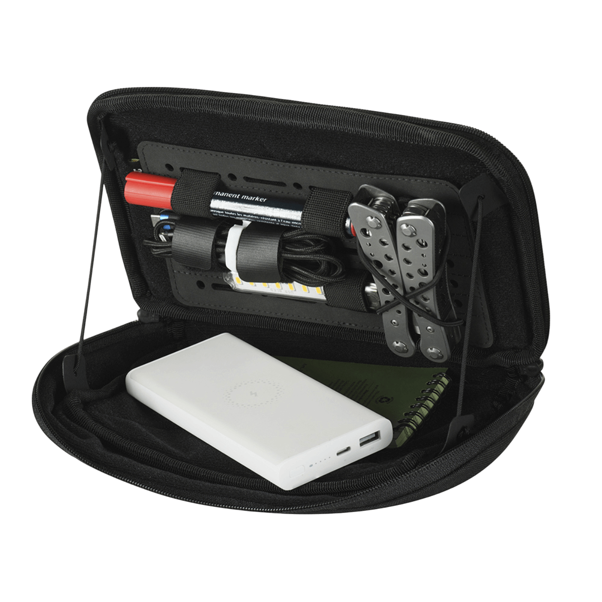 M-Tac Admin Pouch Large Elite varustettuna multitoolilla ja powerbankilla, tehty kestävästä Cordura 500D -materiaalista.