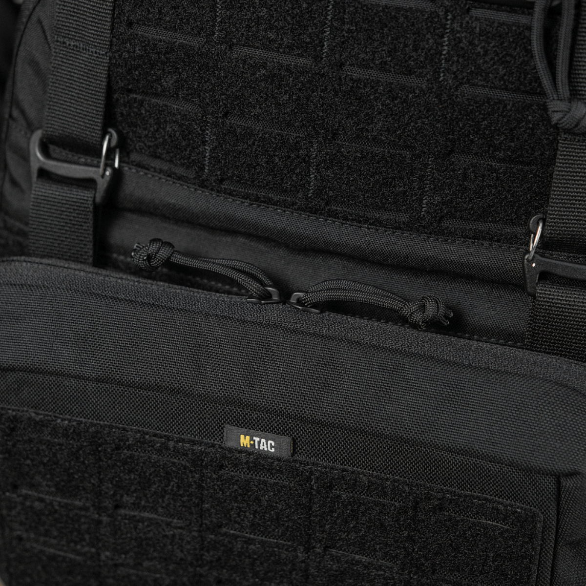 M-Tac Admin Pouch Large Elite Cordura 500D:stä, ihanteellinen taktisten varusteiden ja lisätarvikkeiden säilytykseen.