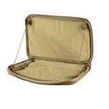 M-Tac Admin Pouch X-Large Elite avoinna, näyttää tilavuutta ja velcro-järjestelyn modulaarisia insertejä varten.