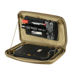 M-Tac Admin Pouch X-Large Elite avoinna taktisten työkalujen ja tabletin säilytykseen.