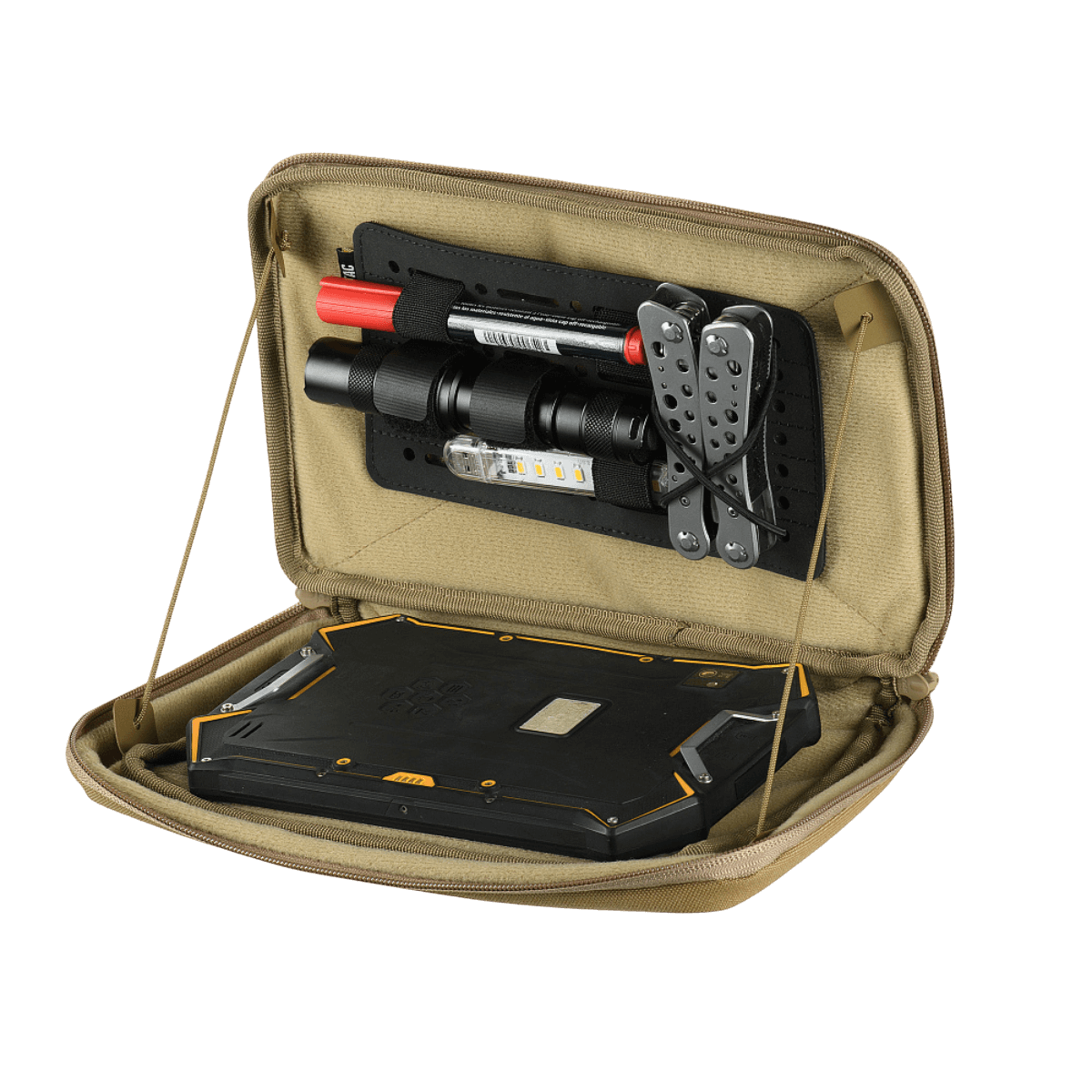 M-Tac Admin Pouch X-Large Elite avoinna taktisten työkalujen ja tabletin säilytykseen.