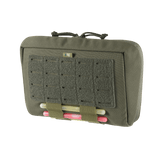 Kuva M-Tac Admin Pouch X-Large Elite -laukusta, kestävä ja tilava, velcro-etupaneelilla ja elastikilla taktista varustusta ja patcheja varten.