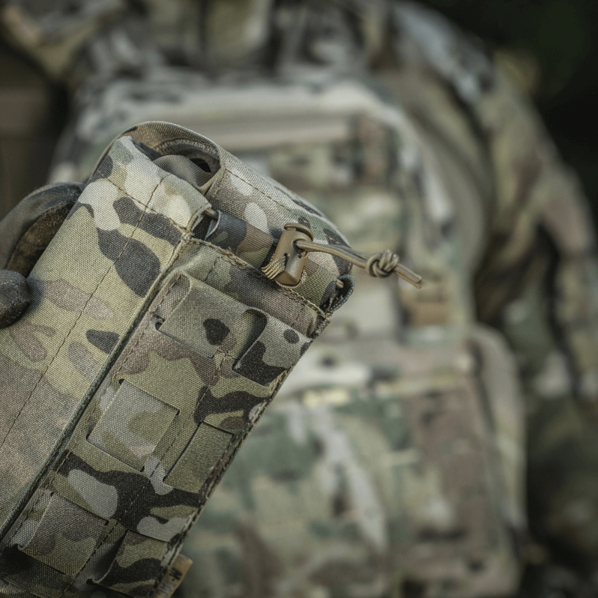 M-Tac Mediclomme Small Vertical Elite multicam-nylonista NIJ-sertifioinnilla ja sisäisellä IFAK-organizerilla, näytetty gallerian sijainti 1.