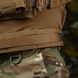 M-Tac Range -vyö Cobra Buckle Gen.IV taktinen vyö käytössä sotilas- ja poliisisovelluksissa.
