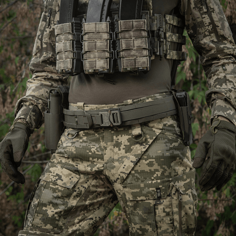Taktinen M-Tac Range -vyö Cobra Buckle Gen.IV varusteineen sotilasväreissä, sopii sotilas-, poliisi- ja aktiivikäyttöön.