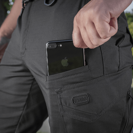 M-Tac Shorts Aggressor Gen.II Flex näyttää taskudetaljeja ja puhelintaskun, sopii taktiseen käyttöön ja monipuoliseen mukavuuteen.