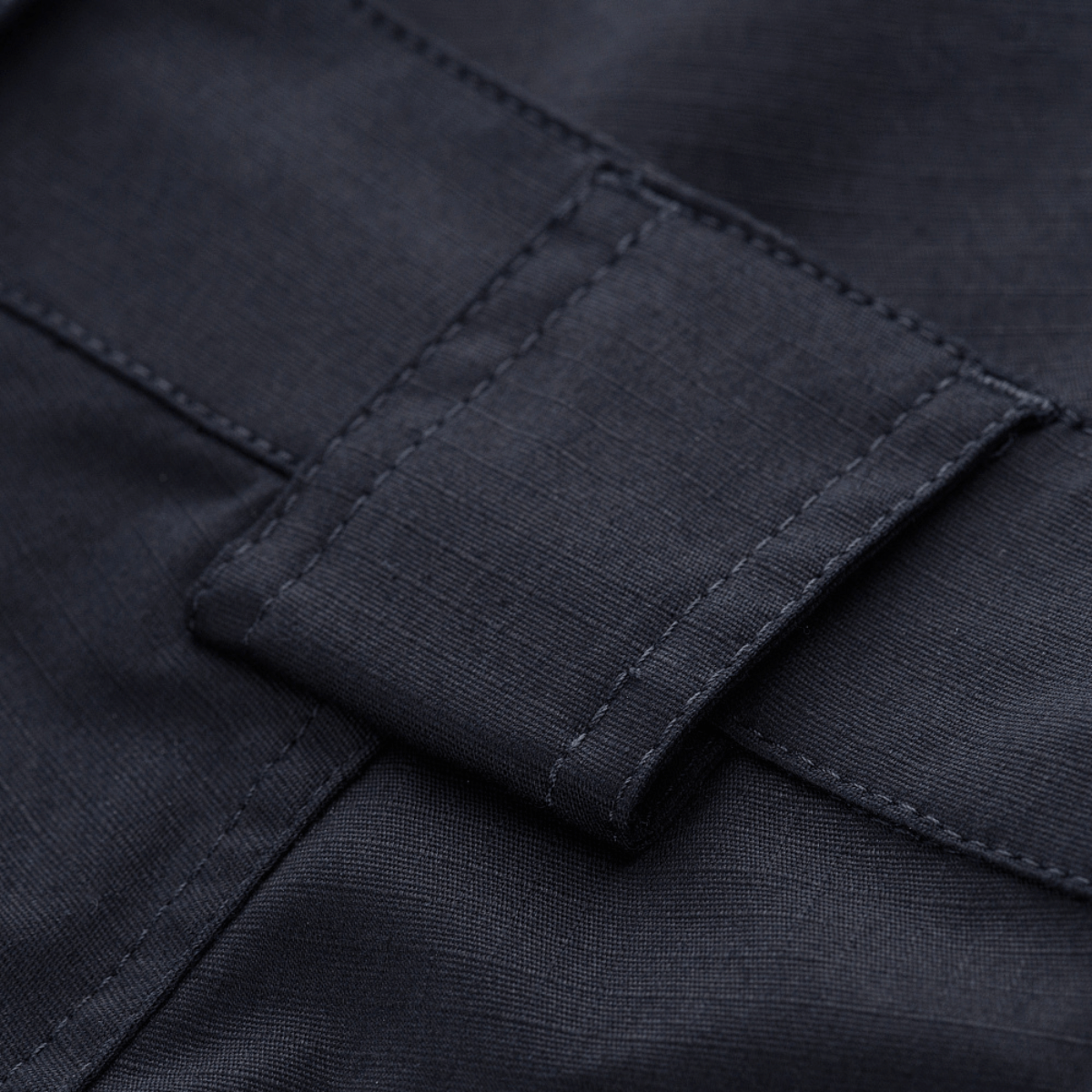 M-Tac Shorts Aggressor Gen.II Flex lähikuva kevyestä ripstop-materiaalista ja Teflon-pinnoitteesta, vettä ja likaa hylkivä.